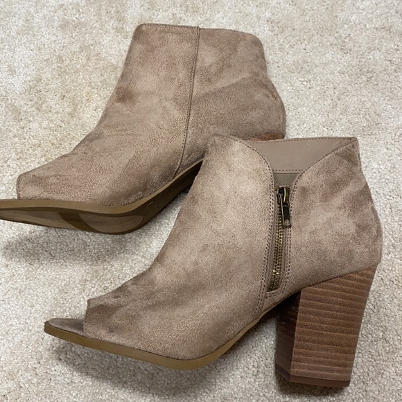 Tan suede boots - Picture 3 of 5